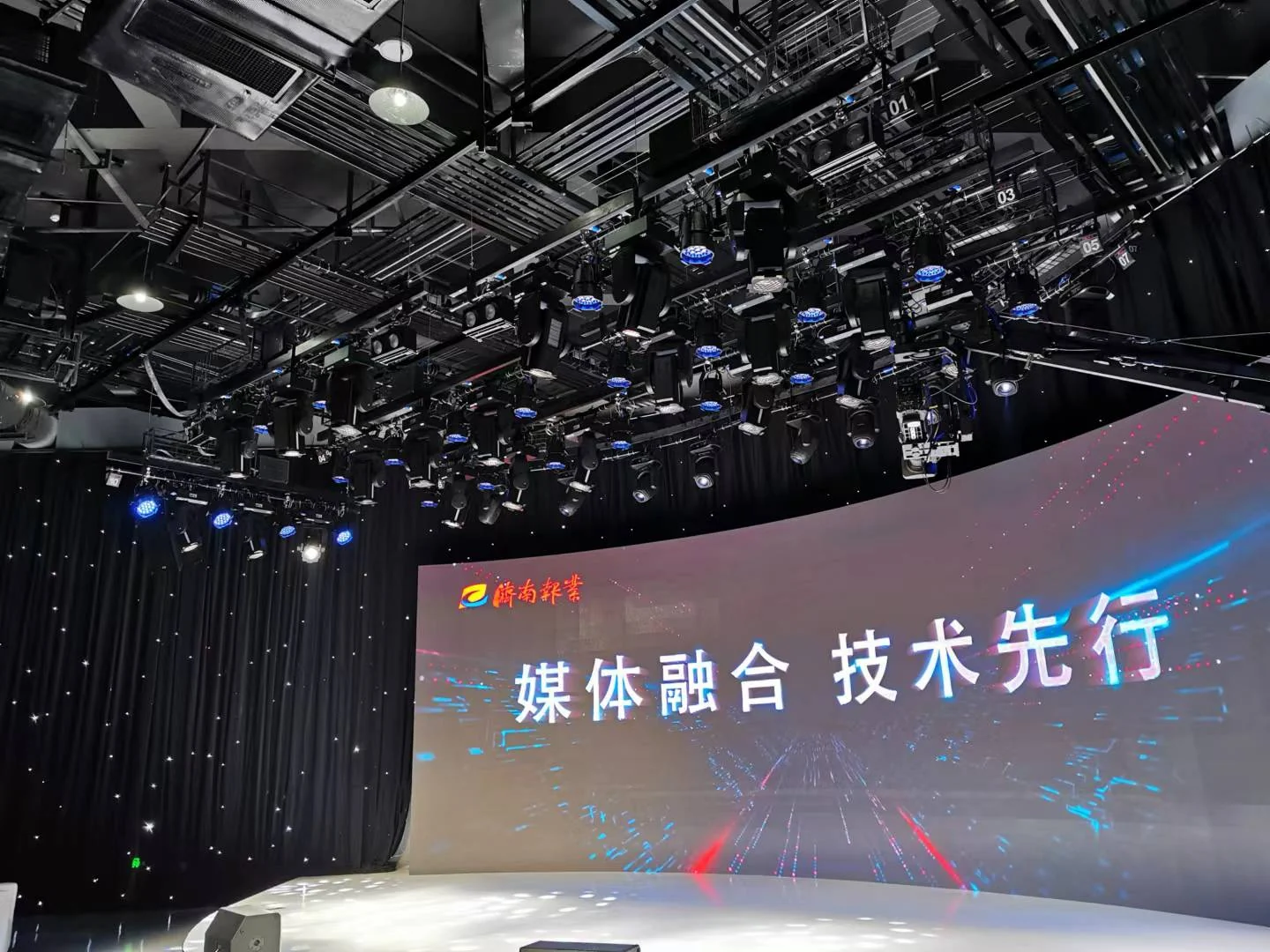 济南报业集团演播厅
