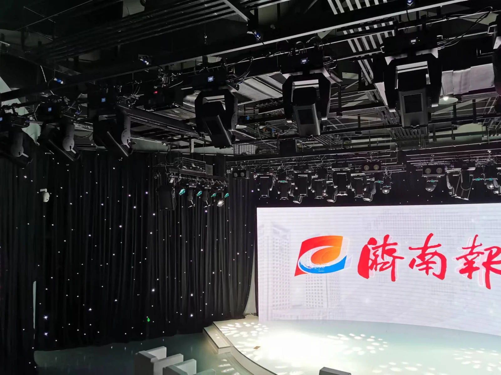 济南报业集团演播厅现场照片 4